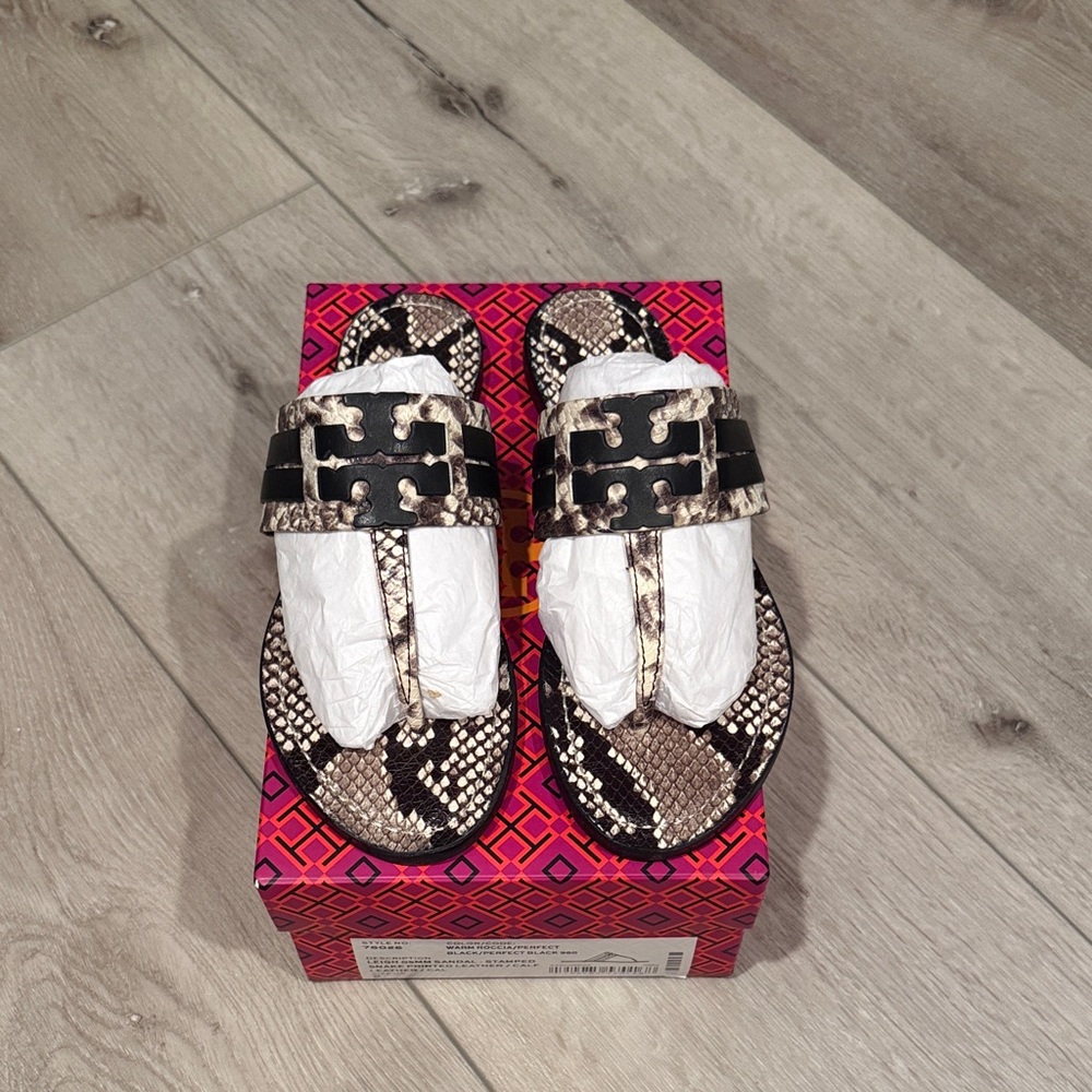 *BRAND NEW Tory Burch Leigh Snake Printer Leather Sandal Size 8 - Picture 2 of 5